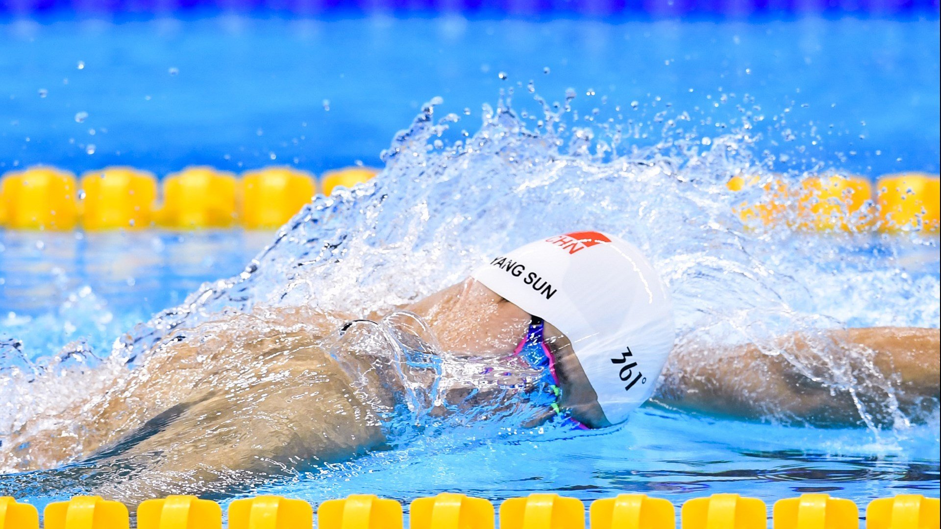 开云体育世界杯-F1街道赛焦点战，芬兰巅峰对决，中国车手胜出背后的时代变局