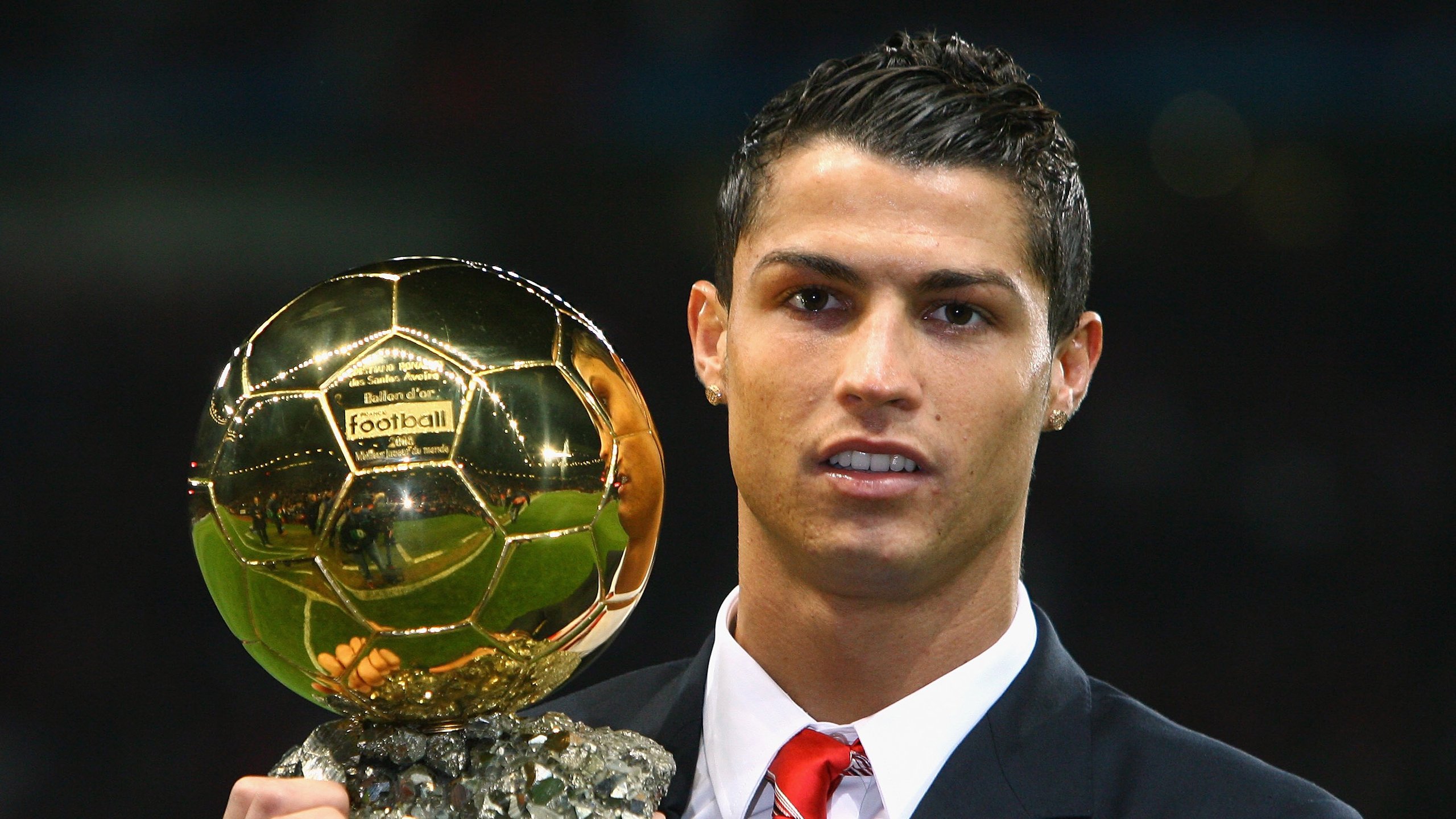 开云体育登录-欧冠决赛之夜，孔德完成自我救赎，用伤疤为奖杯镀上最亮的光